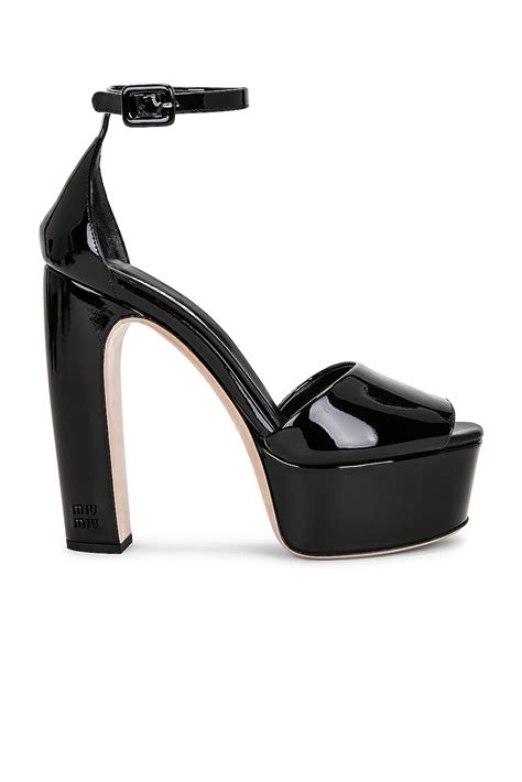 Miu Miu Plateau Sandal in Nero 